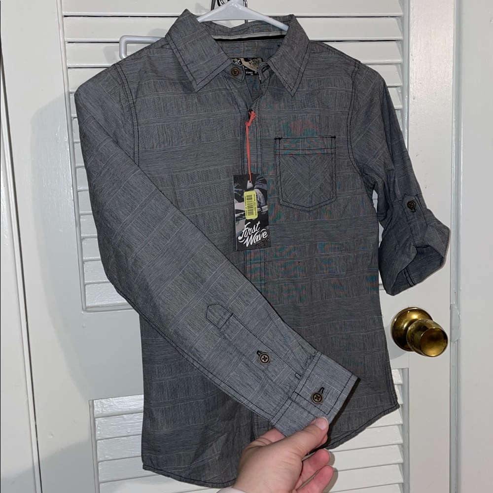 NWT First wave Dillards long sleeve button up pin stripe Size 8